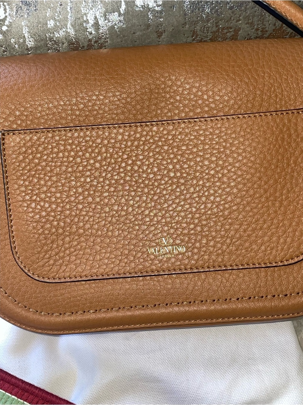 Valentino Garavani Camel/Tan Leather Shoulder Bag with Gold V Logo - Picture 7 of 10